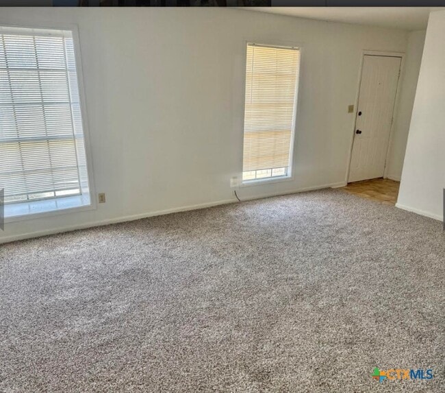 Building Photo - 302 Palmwood Dr