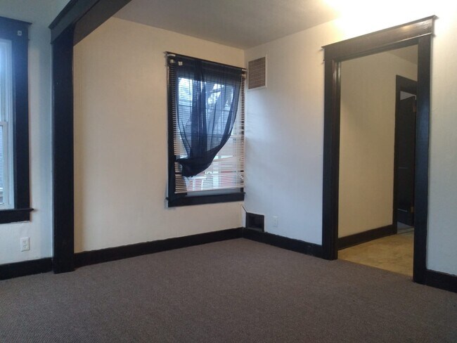Foto del edificio - 310 E Main St