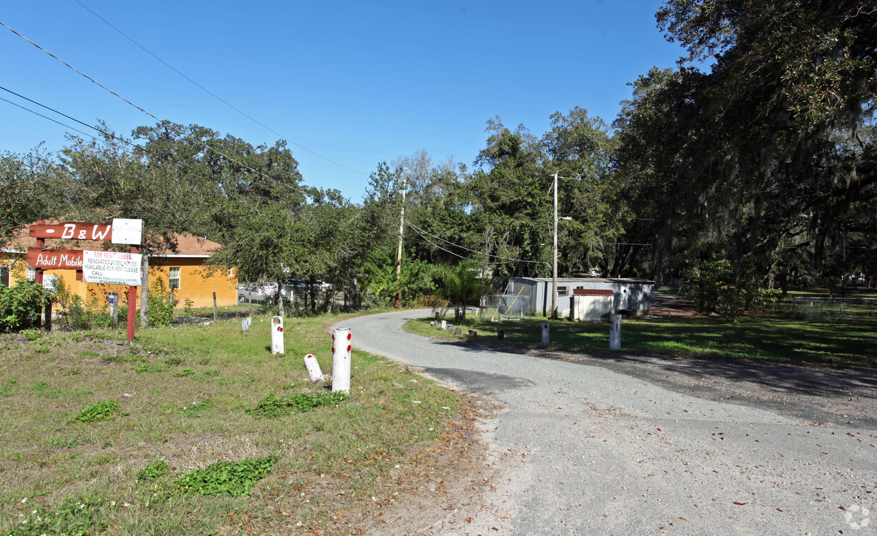 Primary Photo - 9722 E Hillsborough Ave