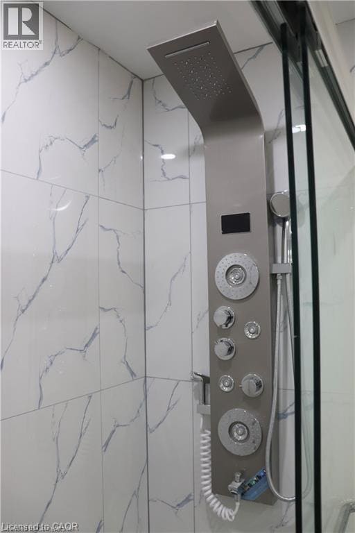 Building Photo - 386 Grovehill Cres