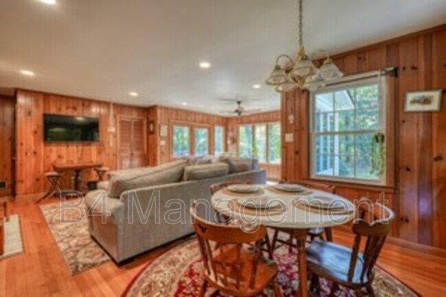 Foto del edificio - 524 Overland Dr