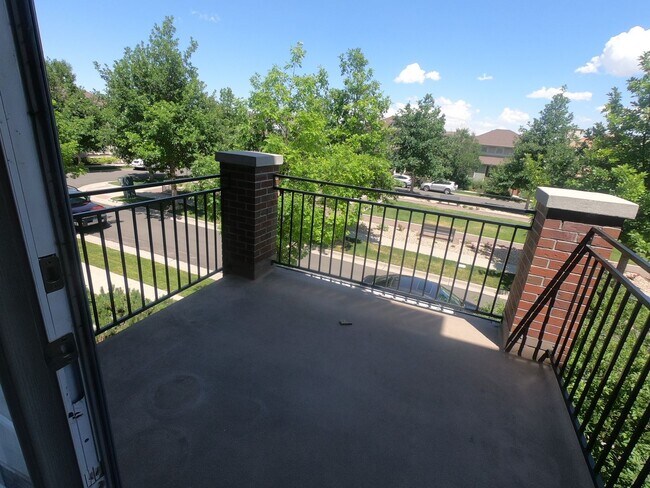 Building Photo - Fabulous Bradburn Townhome in North Centra...