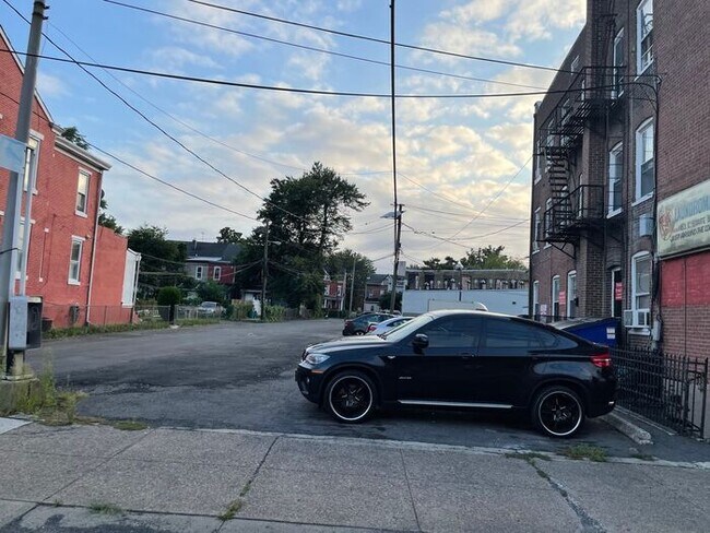 Foto del edificio - HUGE Teachers, Fire Fighters, EMT & Law Enforcement Discount !