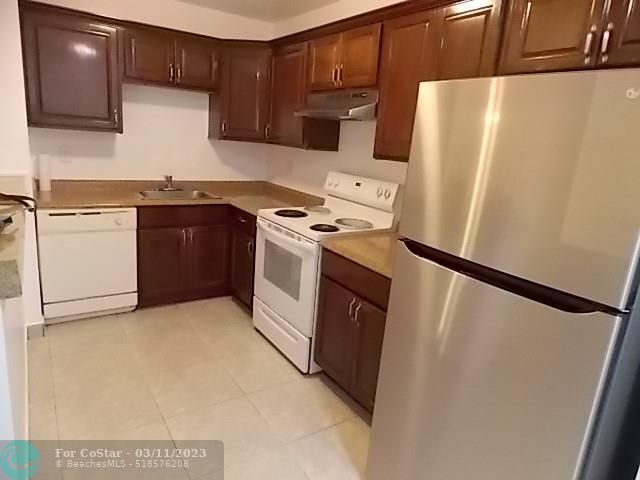 Foto del edificio - 5485 Courtyard Dr