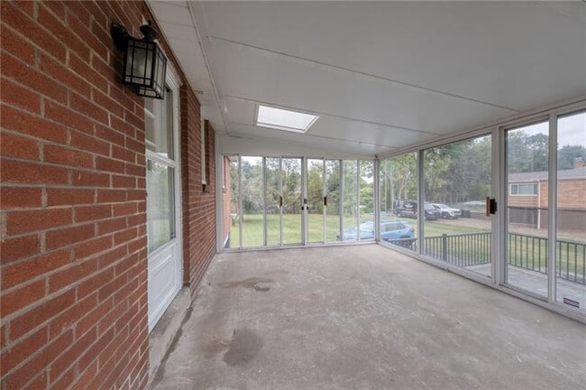 Building Photo - 719 Cumberland Rd