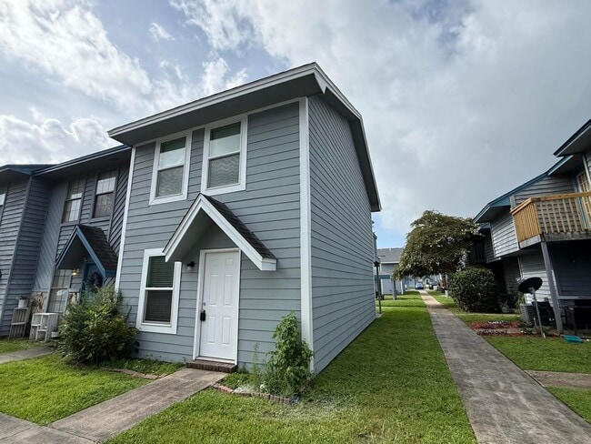 Building Photo - 1325 Greendale Ave