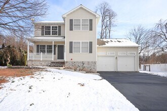 Building Photo - 108 Commodore Dr