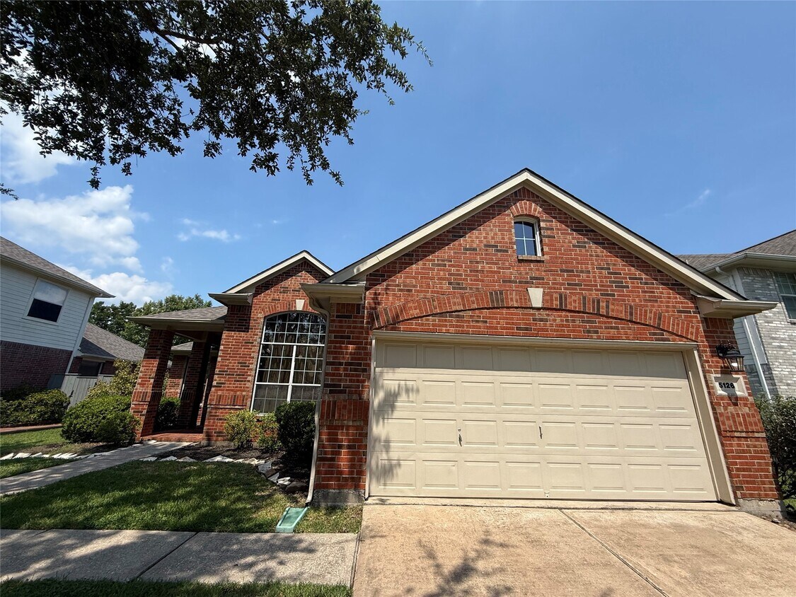 Foto principal - 5126 Winterwood Dr