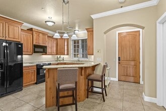 Building Photo - 810 S Dixie Dr