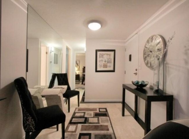 Foto del edificio - 241 N Vine St