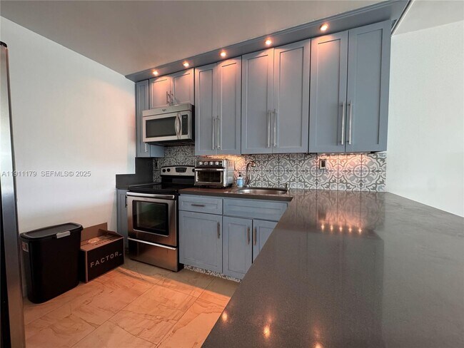 Foto del edificio - 8233 Harding Ave