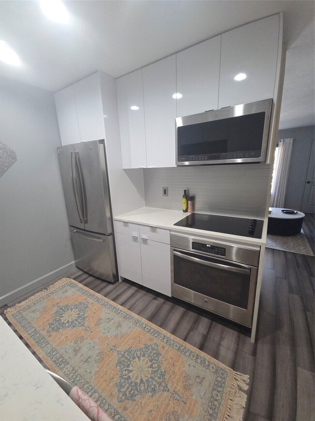 Building Photo - 2250 Bering Dr