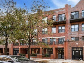 Building Photo - 2518 N Willetts Ct