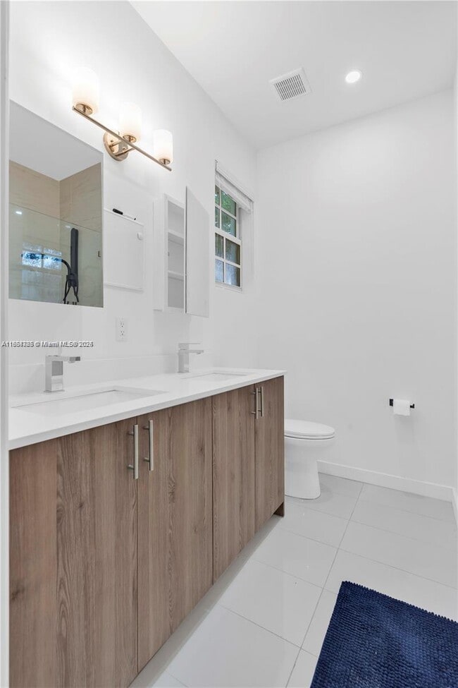 Building Photo - 1350 Crystal Way