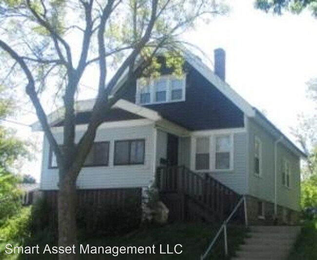 Building Photo - 3 br, 1.5 bath House - 2821 W Concordia Ave