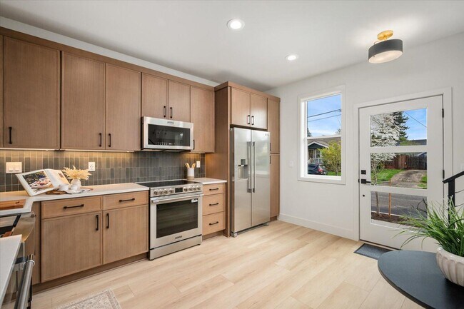 Foto del edificio - 6945 N Burr Ave