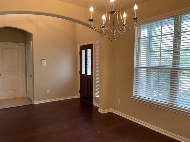 Building Photo - 2724 Triangle Leaf Dr