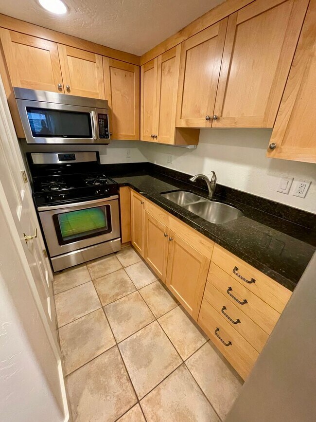 Building Photo - Walkout apartment - Fairway hills in Park Meadows