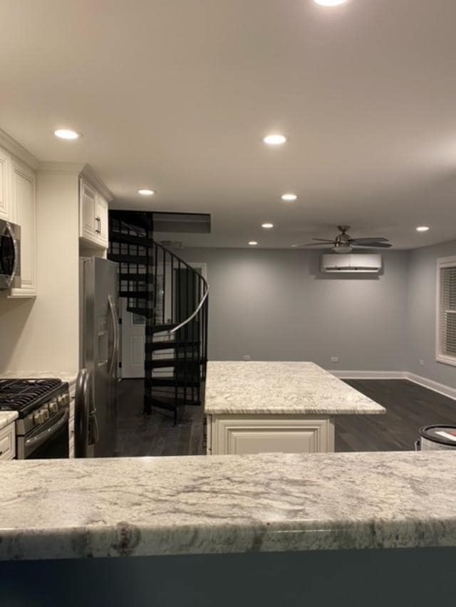 Building Photo - 3016 Grove Ln