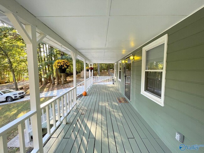 Foto del edificio - 205 Pine Ridge Rd