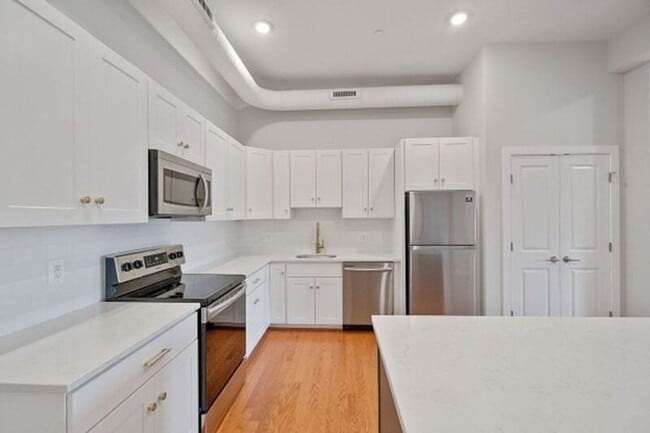 Building Photo - 3233 O'Donnell St