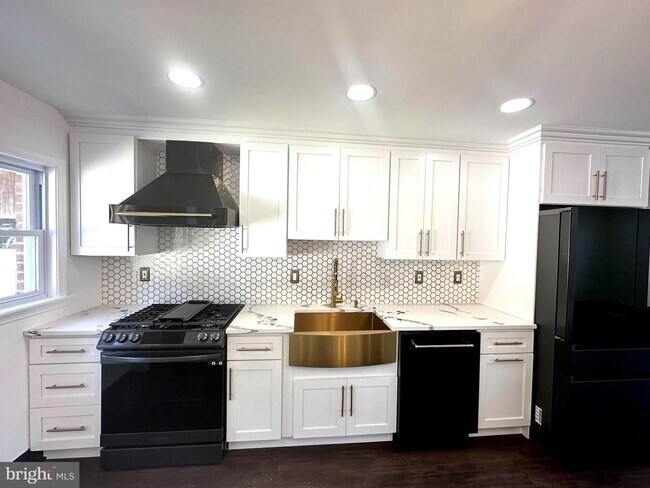 Building Photo - 415 N Springfield Rd