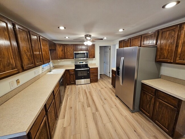 Building Photo - 1318 Planters Dr