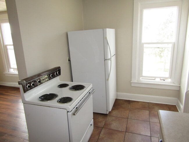 Building Photo - 1008 Rhomberg Ave