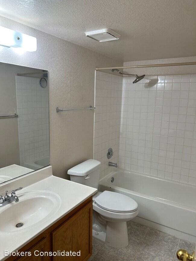 Building Photo - 2 br, 2 bath House - 479 Mesa Blvd. #102