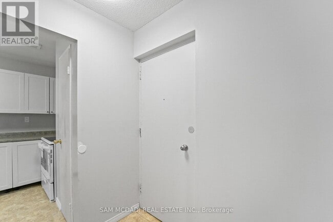 Building Photo - 47 Munroe St