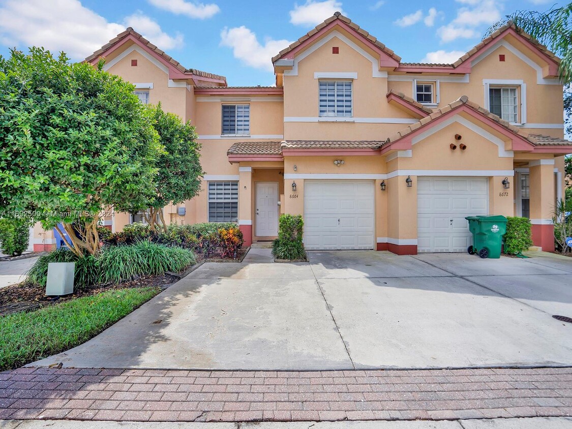 Foto principal - 8664 SW 22nd Ct