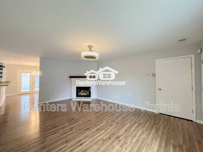 Building Photo - 1760 Pathfinder Dr
