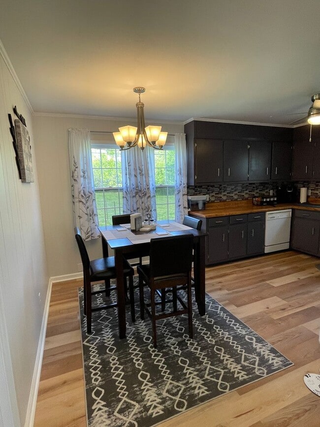 Building Photo - Cute country home in Lewisburg