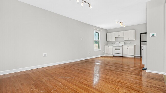Building Photo - 1256 N Bosworth Ave