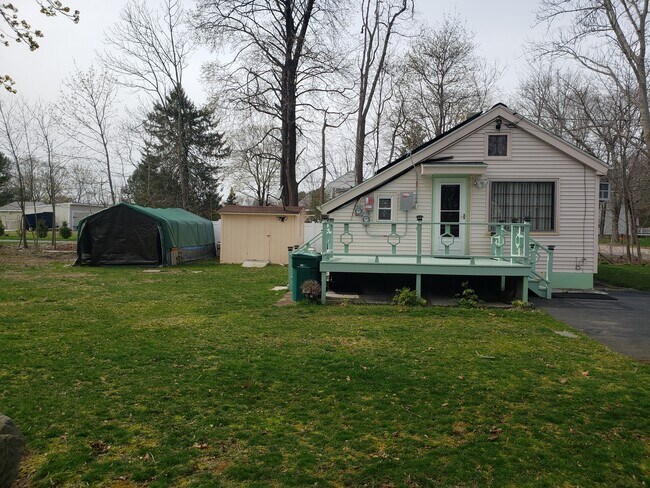 Side View - 422 Lindsey St