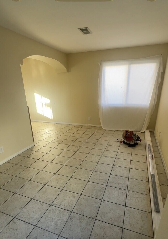 sala de estar/comedor - 2210 S Hobart Blvd