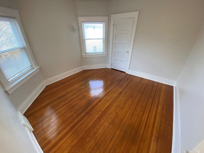Building Photo - Spacious 3 Bedroom Townhome in Field Club
