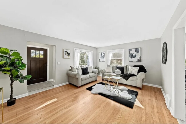 Foto del edificio - 4075 N 127th St
