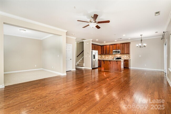 Foto del edificio - 15144 Jade St