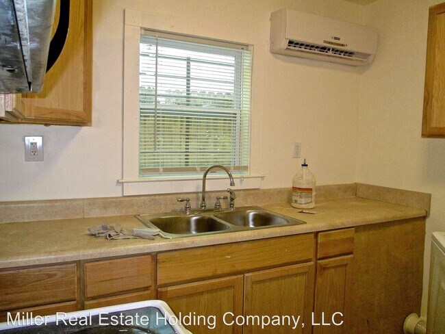 Building Photo - 523 W 39th St