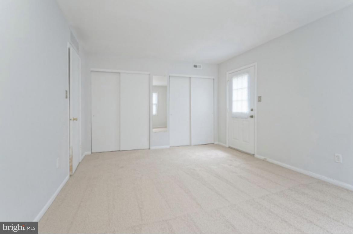 Foto principal - 9529 Banes St