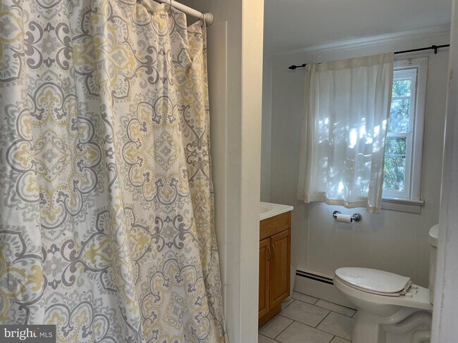 Building Photo - 1410 Longford Rd