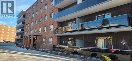 Building Photo - 3905 Riverside Dr E