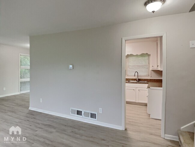 Building Photo - 2044 Austin Dr