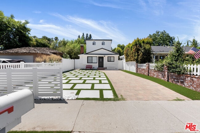 Building Photo - 5541 Fallbrook Ave