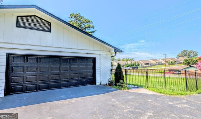 Building Photo - 2899 Old Flowery Branch Rd