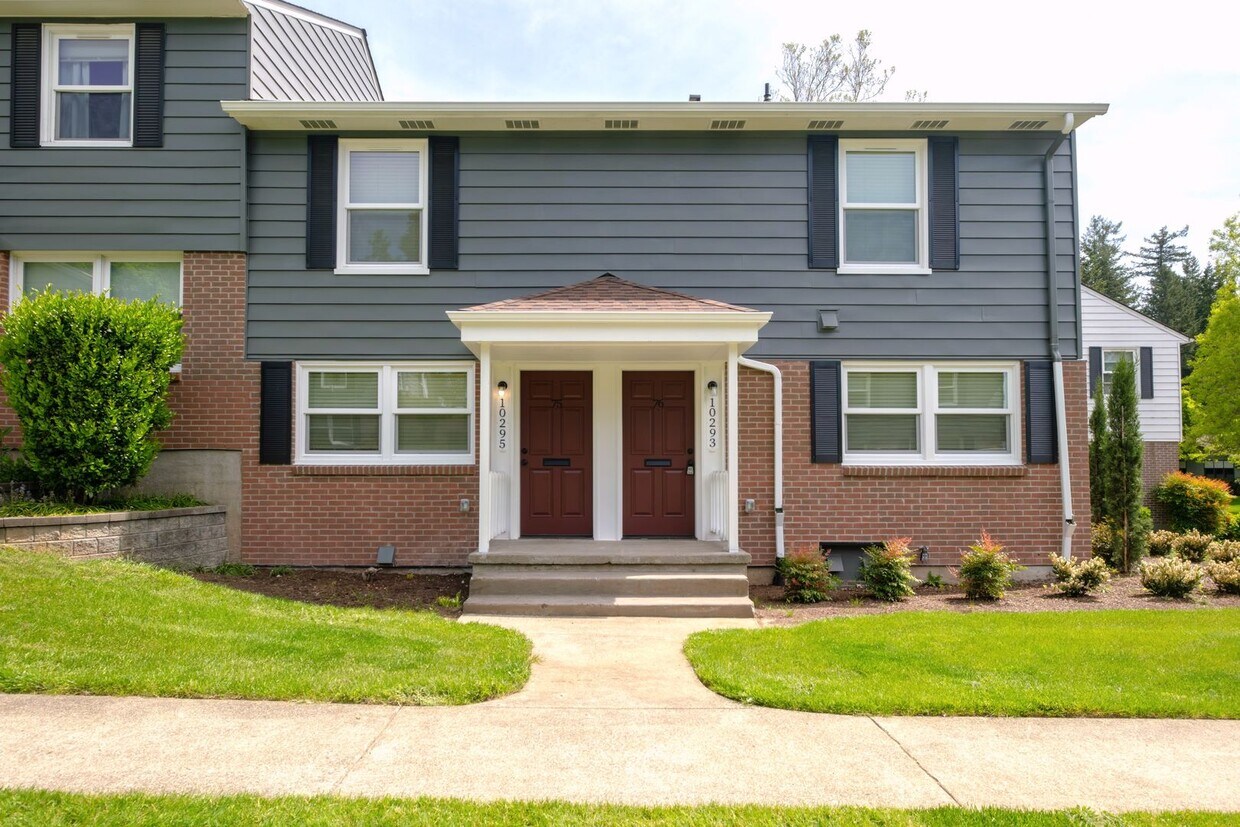 Mid Century Townhouse in Cedar Hills with Modern Amenities! - Mid Century Townhouse in Cedar Hills with Modern Amenities!