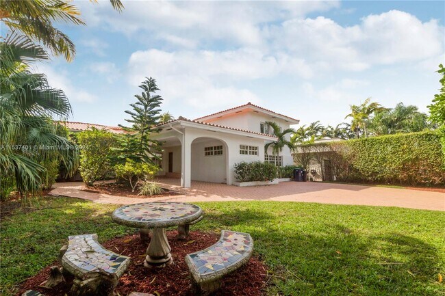 Foto del edificio - 1700 Bay Dr