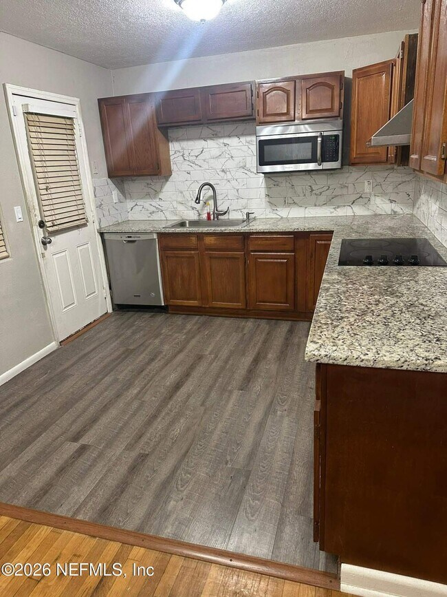 Foto del edificio - 1744 Debutante Dr