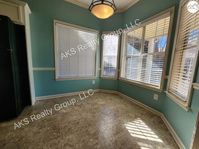 Building Photo - 104 Lantana Cir